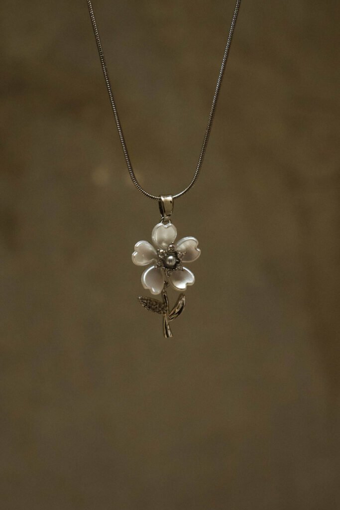 Flower Pendant (Movable)